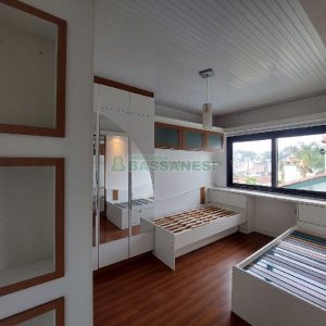 Casa com 232m², 3 dormitórios, 1 vaga, no bairro Cruzeiro em Caxias do Sul para Alugar