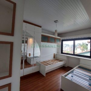 Casa com 232m², 3 dormitórios, 1 vaga, no bairro Cruzeiro em Caxias do Sul para Alugar