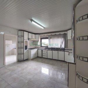 Casa com 232m², 3 dormitórios, 1 vaga, no bairro Cruzeiro em Caxias do Sul para Alugar