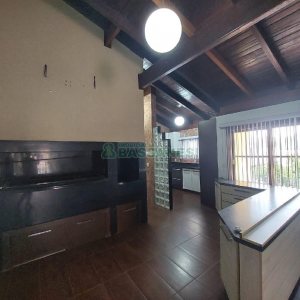 Casa com 232m², 3 dormitórios, 1 vaga, no bairro Cruzeiro em Caxias do Sul para Alugar