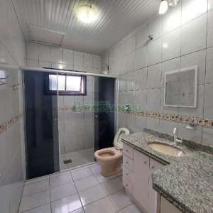 Casa com 232m², 3 dormitórios, 1 vaga, no bairro Cruzeiro em Caxias do Sul para Alugar