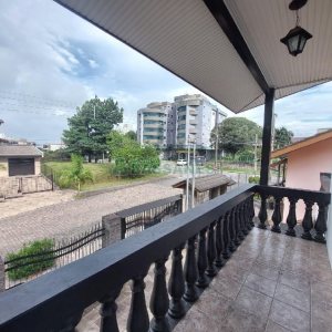Casa com 232m², 3 dormitórios, 1 vaga, no bairro Cruzeiro em Caxias do Sul para Alugar