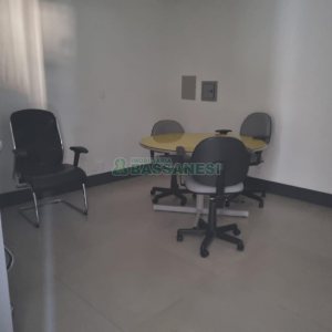 Sala Mobiliada com 87m², 2 vagas, no bairro Centro em Caxias do Sul para Alugar