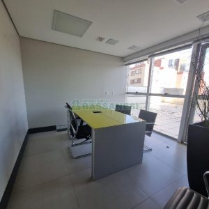 Sala Mobiliada com 87m², 2 vagas, no bairro Centro em Caxias do Sul para Alugar
