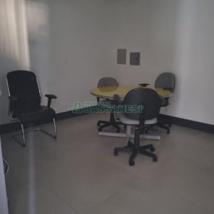 Sala Mobiliada com 87m², 2 vagas, no bairro Centro em Caxias do Sul para Alugar