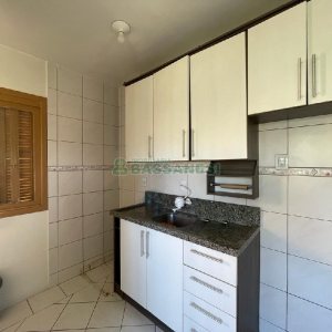 Casa com 72m², 3 dormitórios, 1 vaga, no bairro Esplanada em Caxias do Sul para Alugar