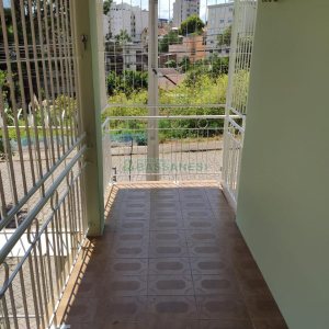 Casa com 110m², 3 dormitórios, 1 vaga, no bairro Medianeira em Caxias do Sul para Comprar