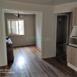 Casa com 110m², 3 dormitórios, 1 vaga, no bairro Medianeira em Caxias do Sul para Comprar