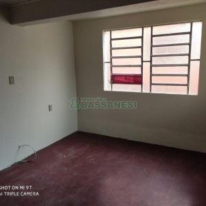 Casa com 110m², 3 dormitórios, 1 vaga, no bairro Medianeira em Caxias do Sul para Comprar