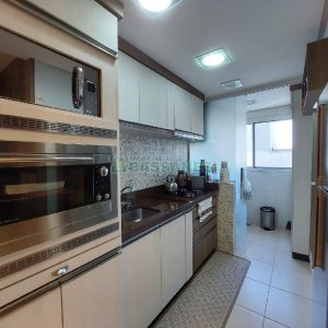 Apto Mobiliado com 82m², 2 dormitórios, 2 vagas, no bairro Panazzolo em Caxias do Sul para Comprar