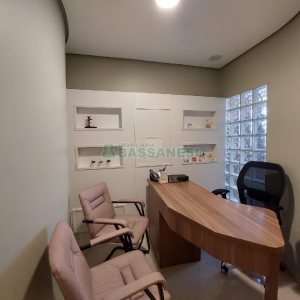 Sala Mobiliada com 56m², 1 vaga, no bairro São Pelegrino em Caxias do Sul para Alugar ou Comprar