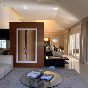 Casa com 874m², 4 dormitórios, 6 vagas, no bairro Cinqüentenário em Caxias do Sul para Comprar