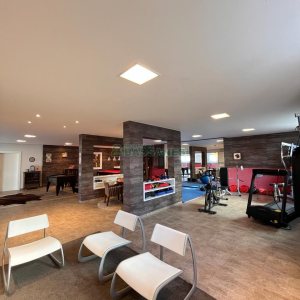 Casa com 874m², 4 dormitórios, 6 vagas, no bairro Cinqüentenário em Caxias do Sul para Comprar