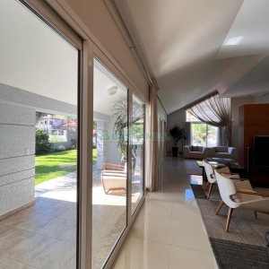 Casa com 874m², 4 dormitórios, 6 vagas, no bairro Cinqüentenário em Caxias do Sul para Comprar