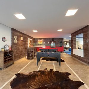 Casa com 874m², 4 dormitórios, 6 vagas, no bairro Cinqüentenário em Caxias do Sul para Comprar