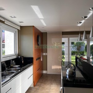 Casa com 874m², 4 dormitórios, 6 vagas, no bairro Cinqüentenário em Caxias do Sul para Comprar