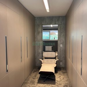 Casa com 874m², 4 dormitórios, 6 vagas, no bairro Cinqüentenário em Caxias do Sul para Comprar