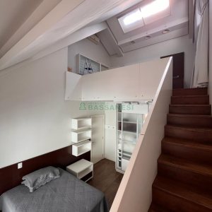 Casa com 874m², 4 dormitórios, 6 vagas, no bairro Cinqüentenário em Caxias do Sul para Comprar