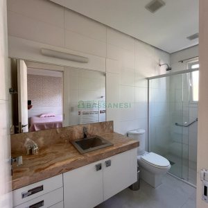 Casa com 874m², 4 dormitórios, 6 vagas, no bairro Cinqüentenário em Caxias do Sul para Comprar