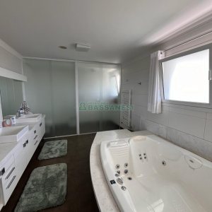 Casa com 874m², 4 dormitórios, 6 vagas, no bairro Cinqüentenário em Caxias do Sul para Comprar