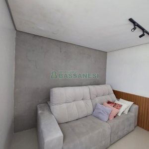 Apto Mobiliado com 99m², 2 dormitórios, 3 vagas, no bairro Vila Horn em Caxias do Sul para Comprar