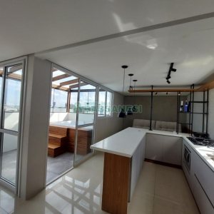 Apto Mobiliado com 99m², 2 dormitórios, 3 vagas, no bairro Vila Horn em Caxias do Sul para Comprar