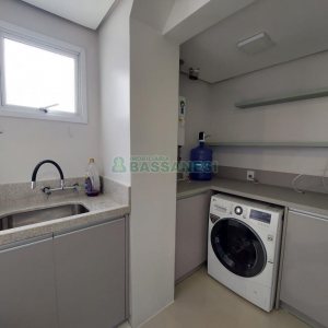 Apto Mobiliado com 99m², 2 dormitórios, 3 vagas, no bairro Vila Horn em Caxias do Sul para Comprar