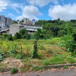 Terreno com 360m², no bairro Nossa Senhora das Graças em Caxias do Sul para Comprar