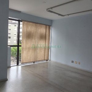 Sala com 42m², no bairro Centro em Caxias do Sul para Alugar