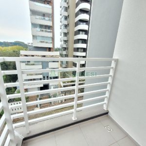Apto Mobiliado com 90m², 2 dormitórios, 2 vagas, no bairro Vila Horn em Caxias do Sul para Comprar