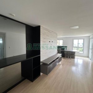 Apto Mobiliado com 90m², 2 dormitórios, 2 vagas, no bairro Vila Horn em Caxias do Sul para Comprar