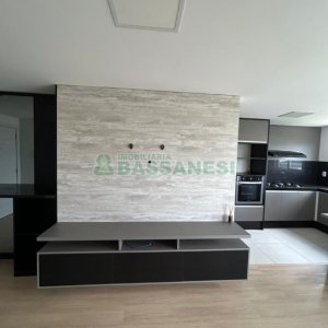 Apto Mobiliado com 90m², 2 dormitórios, 2 vagas, no bairro Vila Horn em Caxias do Sul para Comprar