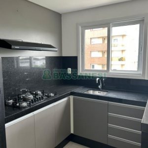 Apto Mobiliado com 90m², 2 dormitórios, 2 vagas, no bairro Vila Horn em Caxias do Sul para Comprar