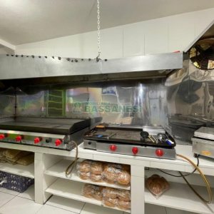 Casa Comercial com 360m², 3 dormitórios, no bairro Santa Fé em Caxias do Sul para Comprar