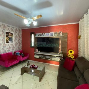 Casa Comercial com 360m², 3 dormitórios, no bairro Santa Fé em Caxias do Sul para Comprar