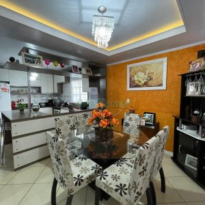 Casa Comercial com 360m², 3 dormitórios, no bairro Santa Fé em Caxias do Sul para Comprar