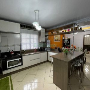 Casa Comercial com 360m², 3 dormitórios, no bairro Santa Fé em Caxias do Sul para Comprar