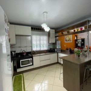 Casa Comercial com 360m², 3 dormitórios, no bairro Santa Fé em Caxias do Sul para Comprar