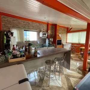 Casa Comercial com 360m², 3 dormitórios, no bairro Santa Fé em Caxias do Sul para Comprar