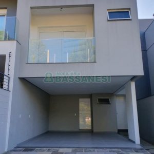 Sobrado com 160m², 3 dormitórios, no bairro Nossa Senhora da Saúde em Caxias do Sul para Comprar