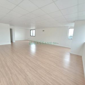 Sala com 77m², 1 vaga, no bairro Pio X em Caxias do Sul para Alugar