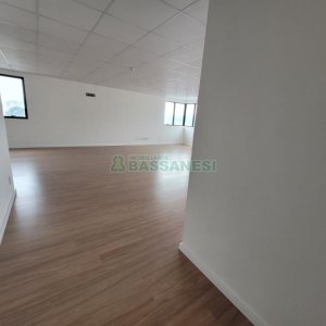Sala com 77m², 1 vaga, no bairro Pio X em Caxias do Sul para Alugar
