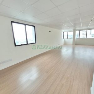 Sala com 77m², 1 vaga, no bairro Pio X em Caxias do Sul para Alugar