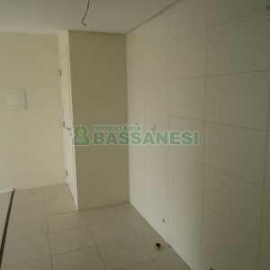 Apartamento com 47m², 2 dormitórios, 1 vaga, no bairro Desvio Rizzo em Caxias do Sul para Comprar