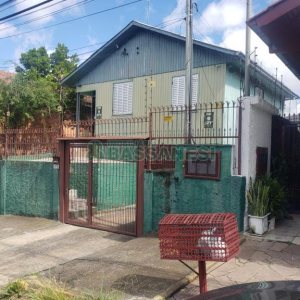 Casa com 120m², 3 dormitórios, 2 vagas, no bairro Pioneiro em Caxias do Sul para Comprar