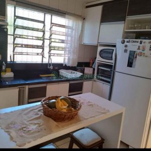 Casa com 200m², 3 dormitórios, no bairro Santa Catarina em Caxias do Sul para Comprar