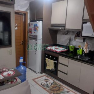 Sobrado com 49m², 2 dormitórios, 1 vaga, no bairro Santa Catarina em Caxias do Sul para Comprar