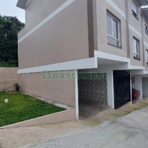 Sobrado com 80m², 2 dormitórios, 1 vaga, no bairro Cidade Nova em Caxias do Sul para Alugar