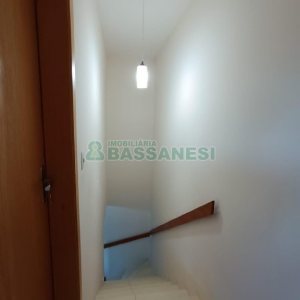 Sobrado com 80m², 2 dormitórios, 1 vaga, no bairro Cidade Nova em Caxias do Sul para Alugar