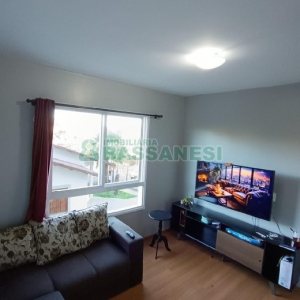 Sobrado com 80m², 2 dormitórios, 1 vaga, no bairro Cidade Nova em Caxias do Sul para Alugar